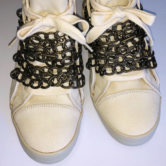 UES Women's Nise Chain Hi-Top Sneaker - Picture 9 of 17